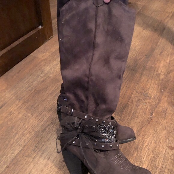 Not Rated Knee High Boots Grey Rhinestone Embellished Boots Size 6.5 - Picture 2 of 9